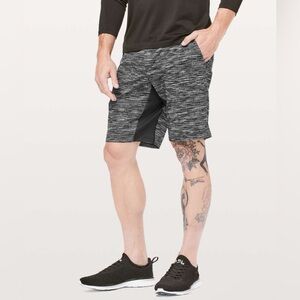 Lululemon T.H.E Lined 9 inch Shorts Black and white Texture Men’s Sz L Athletic